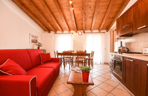 Portese Apartment | Cappuccino: Delightful Balcony Retreat Steps from the Beach
