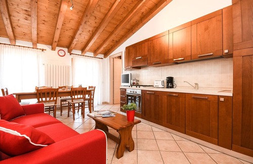Portese Apartment | Cappuccino: Delightful Balcony Retreat Steps from the Beach