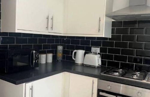 Loughborough Apartment | Capri 13 SA - Modern Comfort Near University & M1/j23