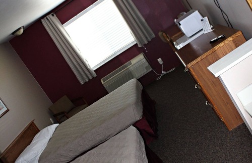 Beatrice Hotel | Relax at Capri Inn and Suites of Beatrice with Pool & Spa
