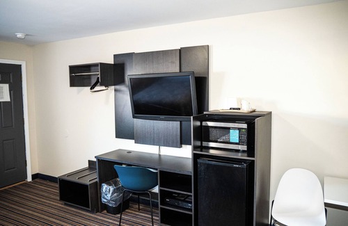 Howell Hotel | Eco-Friendly Capri Inn and Suites with Delicious Breakfast