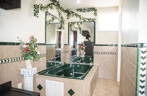Howell Hotel | Eco-Friendly Capri Inn and Suites with Delicious Breakfast
