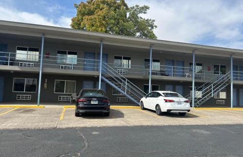 Walla Walla Hotel | Pet-Friendly Capri Motel with Ocean View and Accessibility