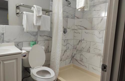 North Dartmouth Hotel | Beachfront Capri Motel with Hot Tub & Ocean Views