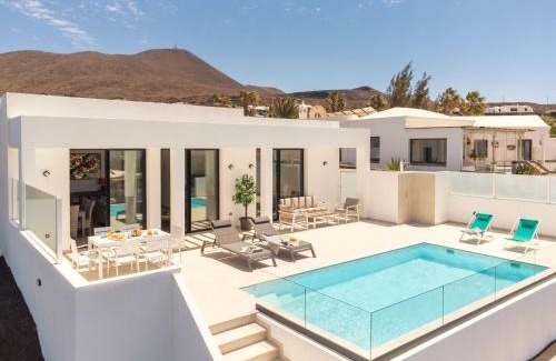 Las Brenas Villa | Experience Oceanfront Bliss at CAPRICA by Buenavilla