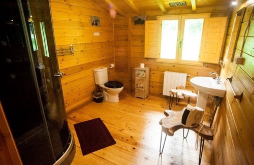 Villacarriedo Cabin | Explore Capricho Cabin: Family & Pet-Friendly Retreat