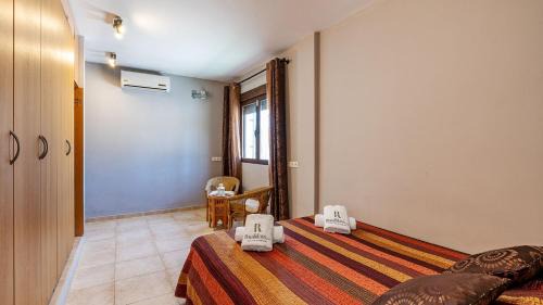 Atarfe House | Relax at Capricho de Luna Atarfe with Private Pool Access