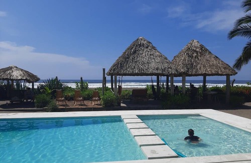 Barra de Santiago Hotel | Enjoy Capricho Beach House: A 4-Star Coastal Retreat