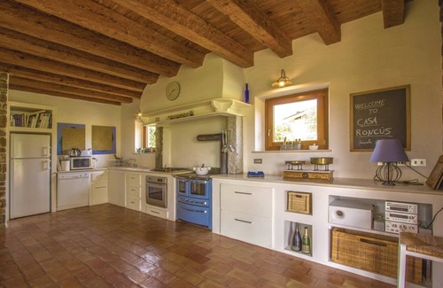 Capriva del Friuli House | Experience Capriva Del Friuli: Pet-Friendly Villa Awaits