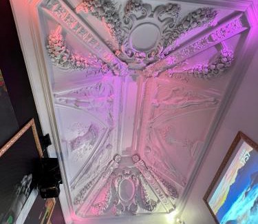 Valenciennes Apartment | Relax at Capsule Art Déco with Jacuzzi & Home Cinema