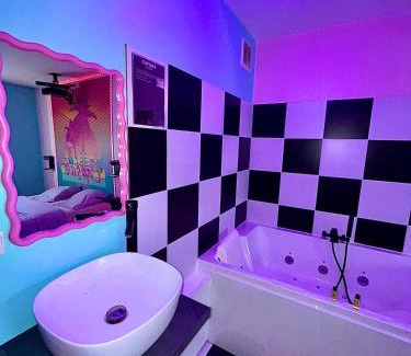 Lievin Apartment | Experience Capsule Miami Vice: Fun Amenities & Relaxing Spa