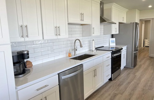 Grand Isle House | Beachfront Bliss at Captain Black - Rated 10/10 by Guests