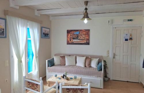Finiki Apartment | Pet-Friendly Captain Elias House: Rated 9.5 by Guests