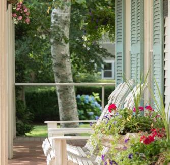 South Yarmouth Bed & Breakfast | Relax at Captain Farris House: 4-Star Comfort Awaits