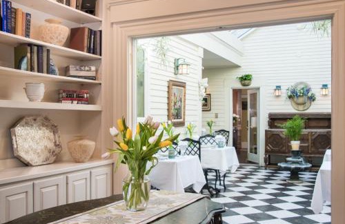 South Yarmouth Bed & Breakfast | Relax at Captain Farris House: 4-Star Comfort Awaits