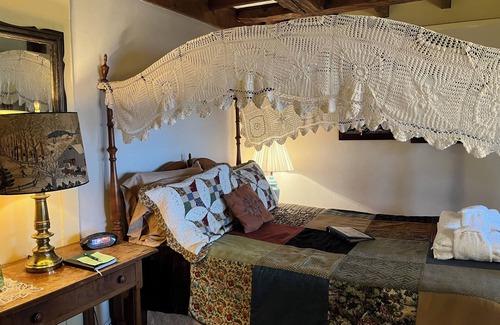 Poquetanuck Bed & Breakfast | Discover Captain Grant's 1754: Spa and Breakfast Included