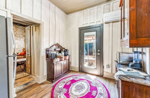 Stephenville House | Exceptional Captain James Beech House with Kitchen Amenities