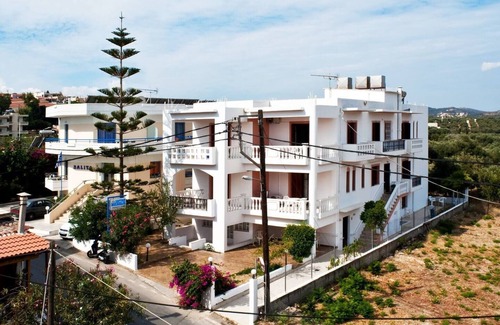Kato Galatas Apartment | Pet-Friendly Retreat: Captain Michalis Room 3 Awaits