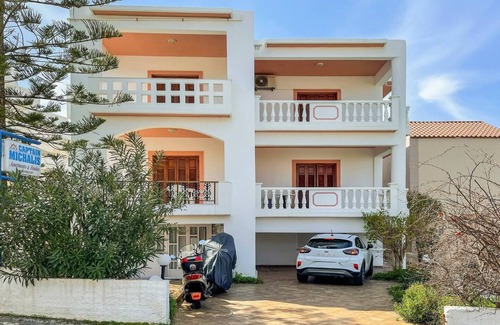 Kato Galatas Apartment | Pet-Friendly Retreat: Captain Michalis Room 3 Awaits