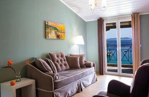 Mikros Gialos Apartment | Oceanfront Bliss at Captain Nick Aparthotel - Rated 9.2/10