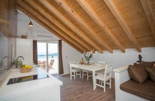 Racisce Apartment | Discover Captain's Attic: 5-Star, Family & Pet Friendly