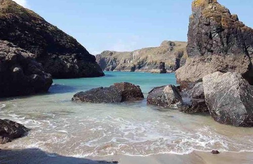 Cadgwith House | Pet-Friendly Retreat at Captain's Cabin - Rated 9/10!