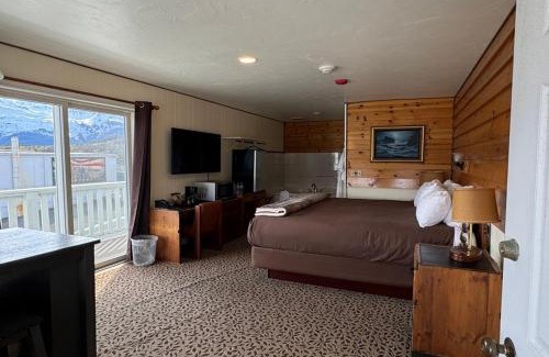 Haines Hotel | Pet-Friendly Comfort at Captain's Choice Motel - 8/10 Rated