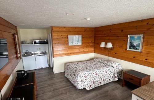 Haines Hotel | Pet-Friendly Comfort at Captain's Choice Motel - 8/10 Rated