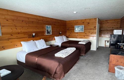 Haines Hotel | Pet-Friendly Comfort at Captain's Choice Motel - 8/10 Rated