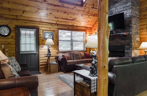Mountain View House | Family-Friendly Captain's Cool Water Cabin for Memorable Stays