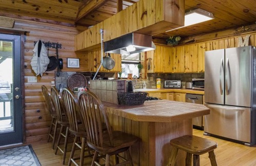 Mountain View House | Family-Friendly Captain's Cool Water Cabin for Memorable Stays