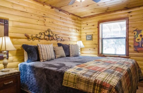 Mountain View House | Family-Friendly Captain's Cool Water Cabin for Memorable Stays