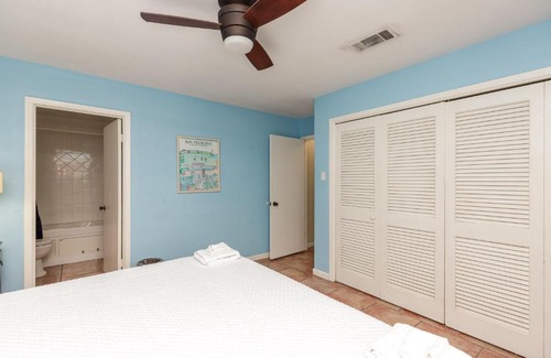 Corpus Christi House | Relaxing Stay at Captain's Cottage with Pool & Family Fun