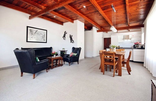 Mountainside House | Discover Captain's Cottage: Ideal for Family Getaways