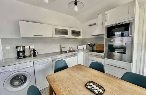 Saint-Come-de-Fresne House | Seaside Retreat at Captain's Quarters - Beachfront Escape