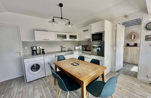 Saint-Come-de-Fresne House | Seaside Retreat at Captain's Quarters - Beachfront Escape