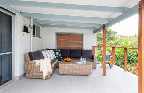 Yamba House | Pet-Friendly Captain's Haven - A 4-Star Coastal Retreat