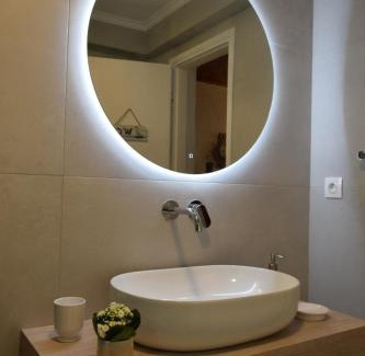 Sithonia House | Welcoming Captain's Home: Family-Friendly Retreat Awaits