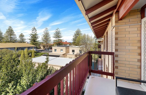 Glenelg South Apartment | Convenient Stay at Captain's In Glenelg, Steps from the Beach