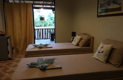 Tawala House | Relax at Captain's Lodge and Bar with Pool & Spa Access