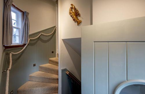 Cellardyke Apartment | Relaxing Sea Views at The Captain's Lookout Hotel