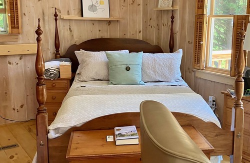 West Brewster Cottage | Pet-Friendly Captain's Quarter Cottage with Ocean View