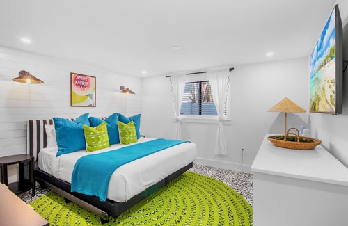 Bradenton Beach Hotel | Oceanfront Bliss at Captain's Quarters, Anna Maria Island