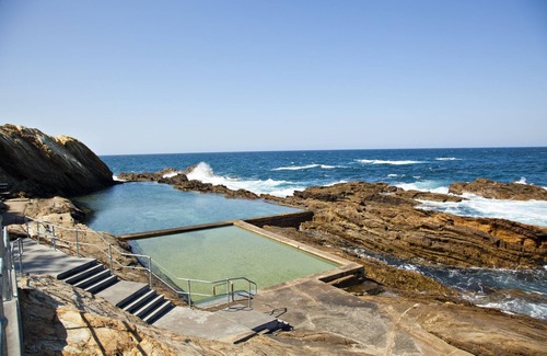Bermagui Apartment | Unforgettable Oceanfront Stay at Captain's Quarters