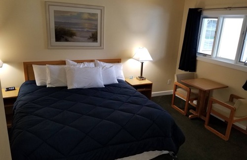 Saugatuck Hotel | Discover Captain's Quarters Motel: Family-Friendly Retreat