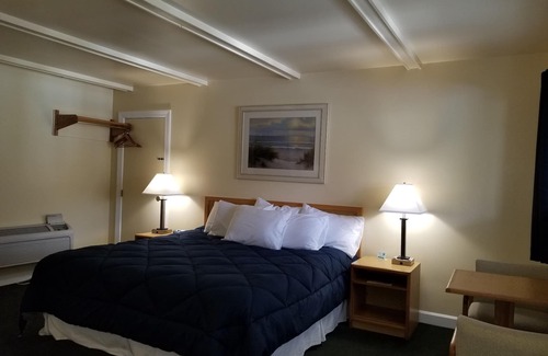 Saugatuck Hotel | Discover Captain's Quarters Motel: Family-Friendly Retreat