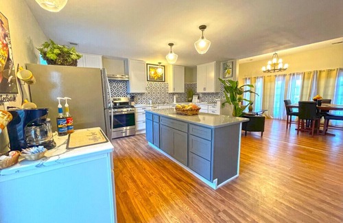 Fleming Condo | Waterfront One-Bed Condo at Captain's Quarters - Rated 9/10