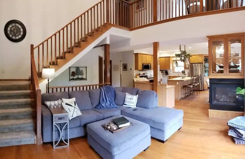 Branson House | Captain's Quarters: Theater Room, Hot Tub & Resort Pool