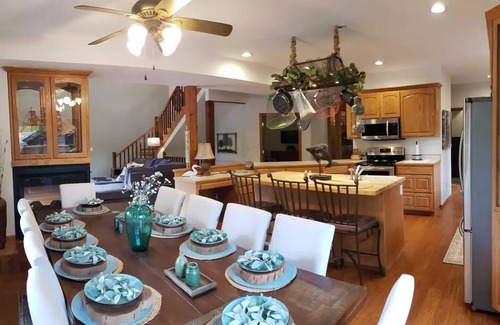 Branson House | Captain's Quarters: Theater Room, Hot Tub & Resort Pool