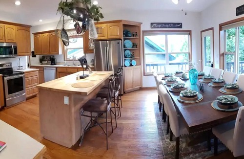 Branson House | Captain's Quarters: Theater Room, Hot Tub & Resort Pool